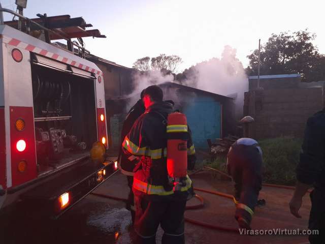 Una familia virasoreña perdió todo en un voraz incendio